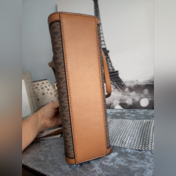 ❗️LOW START❗️Michael Kors Gabby Small Logo Satchel- NWT - Picture 13 of 16